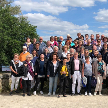 Bourges 2022 Gruppenbild am Schloss Sully mit Gastgebern